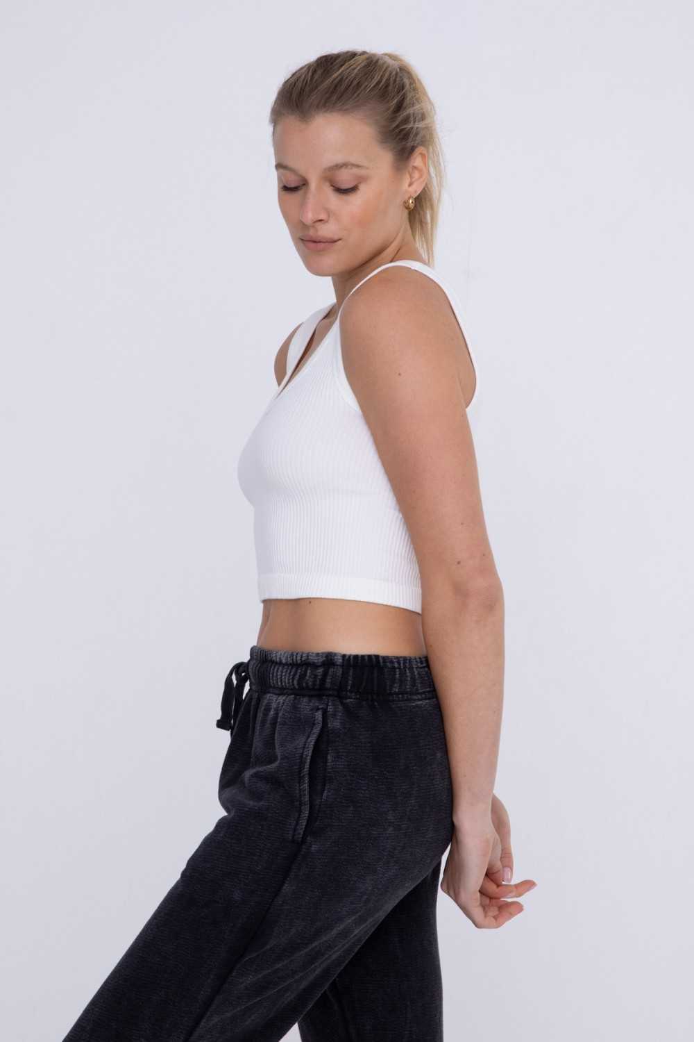 Ribbed Seamless Scoop Neck Tank Top